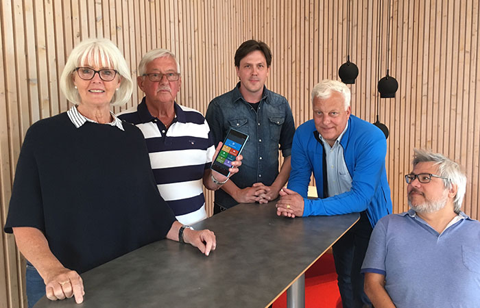 Ingrid och Bengt Stoltz tillsammans med Joakim Frögren, Johan Sanmartin Berglund och Peter Anderberg, BTH.