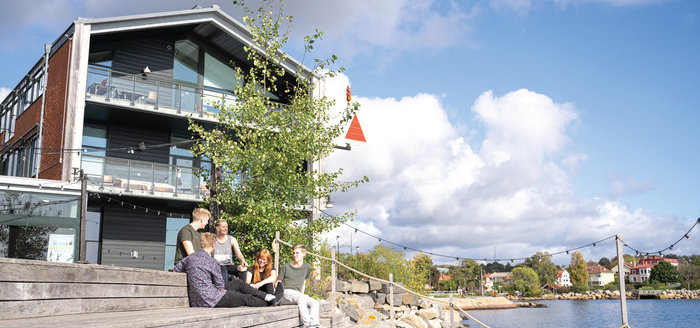 Fotografi på bryggan utanför Campus Karlshamn