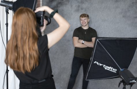 Foto på studenter i fotostudion, Campus Karlshamn