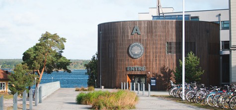 Entrébyggnaden på Campus Gräsvik