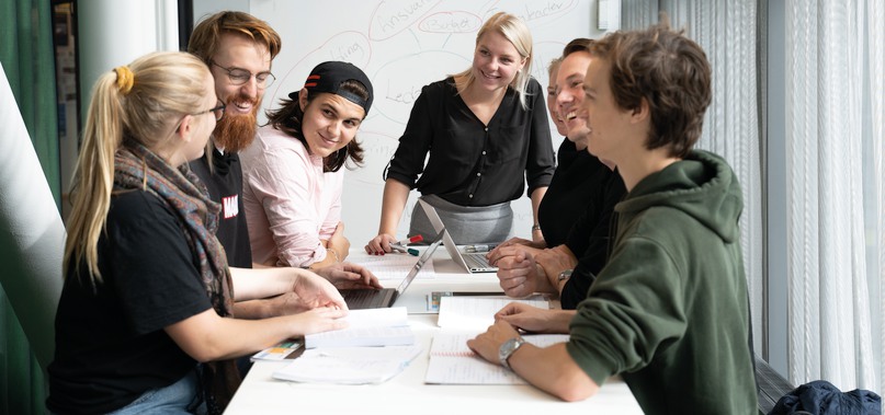 Studenter på campus