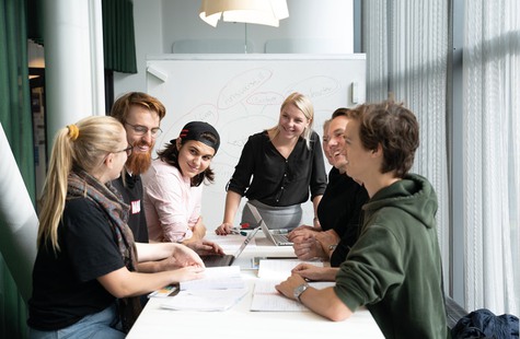 Studenter på campus