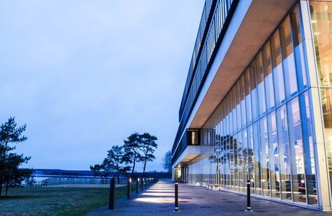 Foto på Campus Karlskrona i skymningsljus