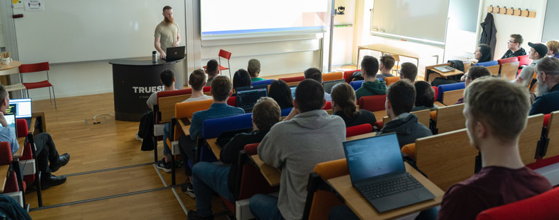 Student föreläser