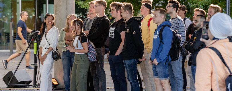 Studenter på campus