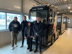 BTH-studenter i ME310-projekt framför Volvo-fordon